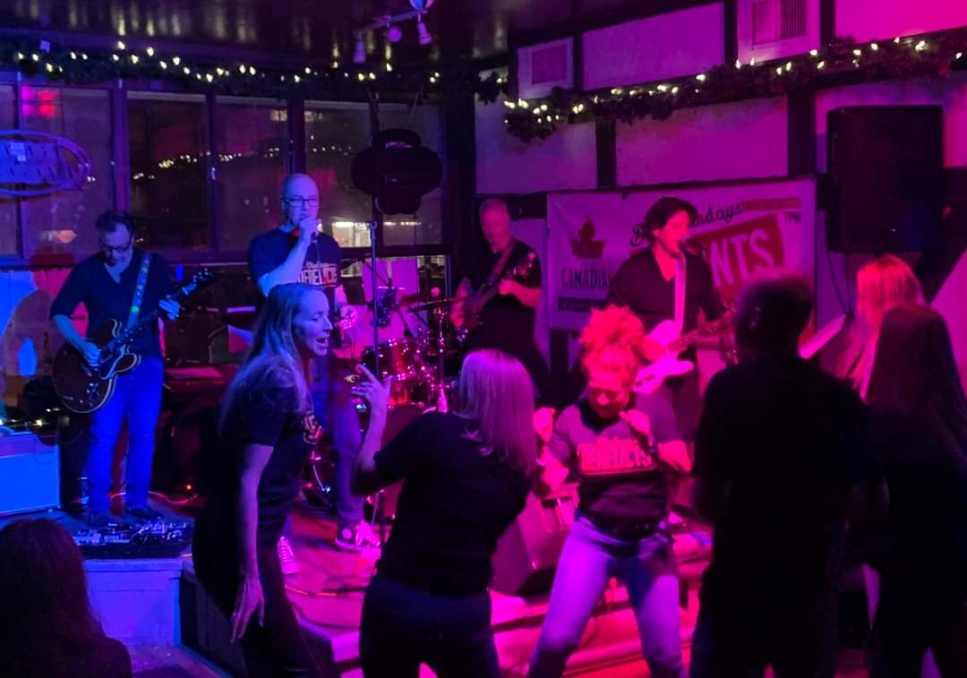 Linsmore crowd going wild!